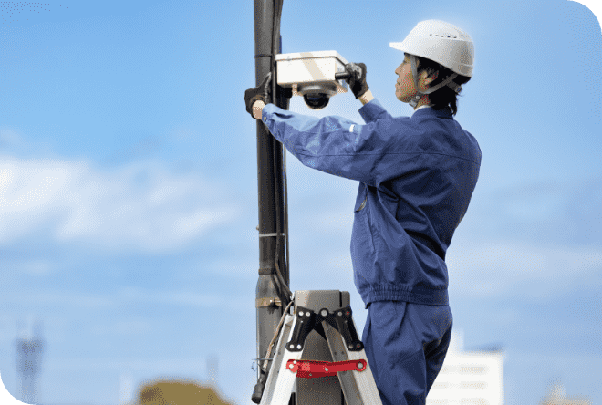 鉄塔の高所作業を遠隔監視！安全とコストを両立するレンタルカメラとは？